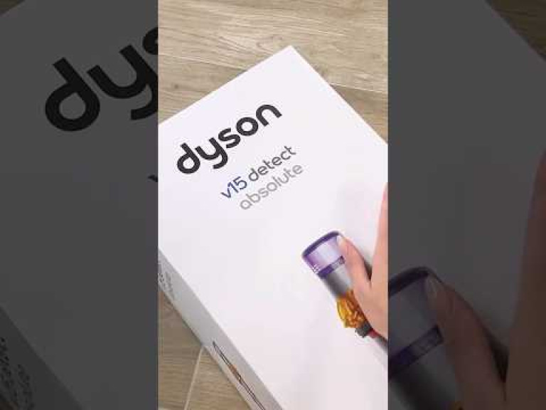 Đánh Giá Chi Tiết Dyson V15 Detect Absolute: Tia Laser Soi Bụi Tàng Hình & Lực Hút 240AW Đỉnh Cao